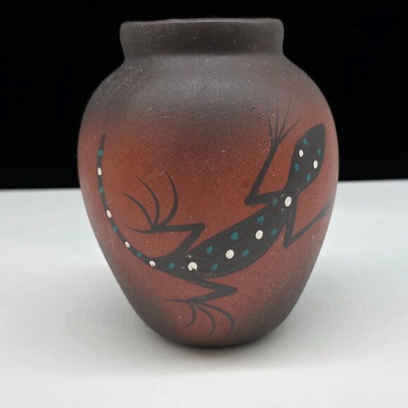 Signed Studio Pottery Clay Vase With Hand Painted Lizard Gecko Design 6" - Picture 1 of 7